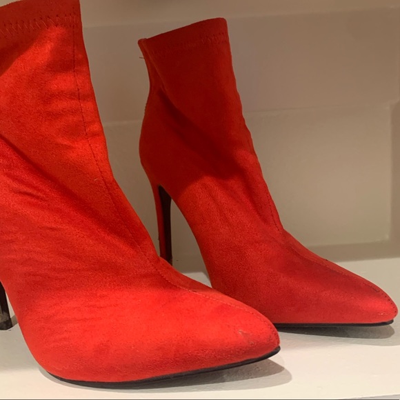 Red boots - Picture 3 of 6